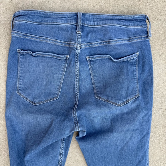 Hollister Curvy High-Rise Distressed Jean Leggings (Size 13R) - Picture 5 of 7